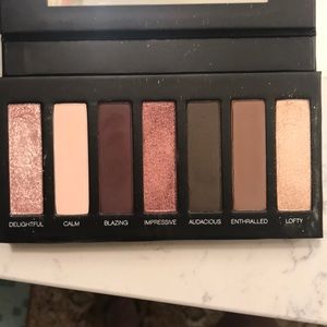 Younique Makeup - Younique Eye Shadow Palette Younique Makeup - Younique Eye Shadow Palette